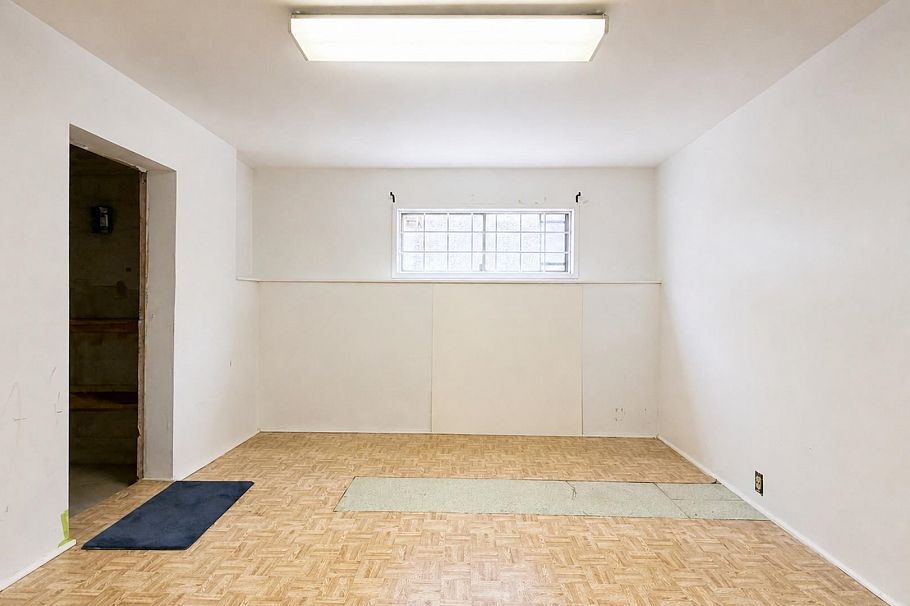 817 W 64th Avenue Vancouver, BC - 27
