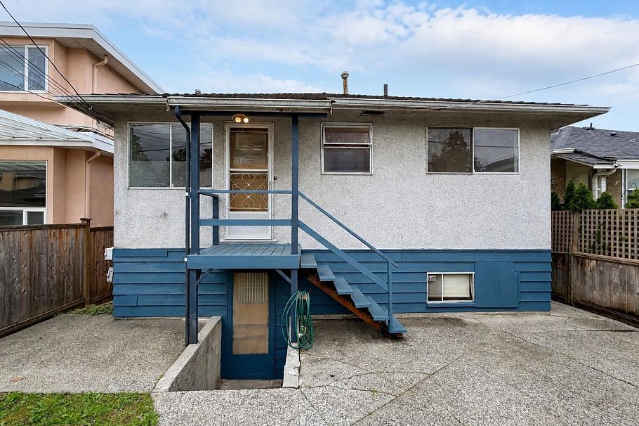 817 W 64th Avenue Vancouver, BC - 34