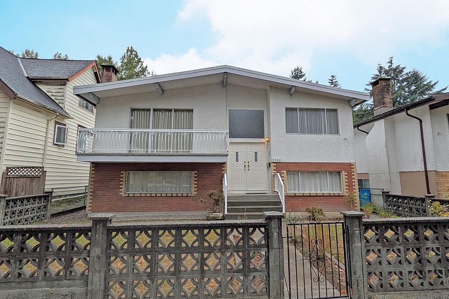 2540 E 25th Avenue Vancouver, BC - 1