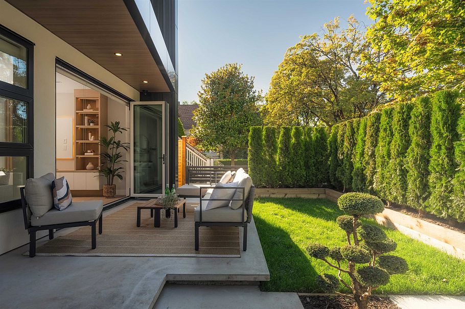 1 470 W 20 Avenue Vancouver, BC - 1