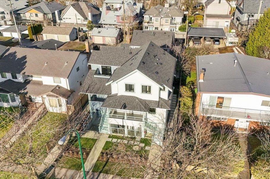 2227 W 16th Avenue Vancouver, BC - 33