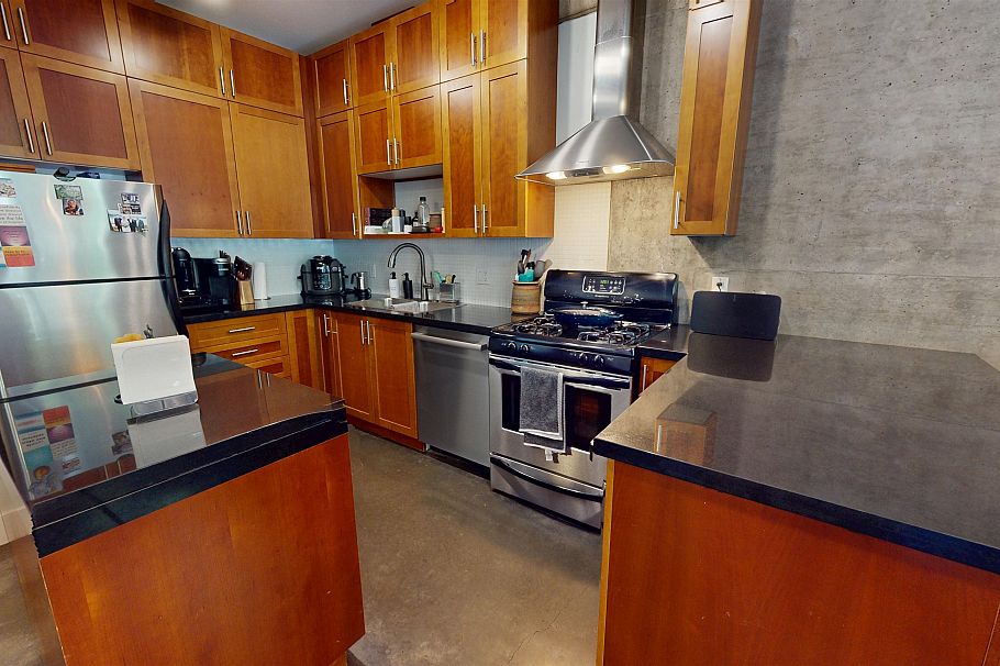 357 E 11th Avenue Vancouver, BC - 9