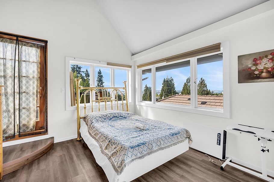 319 E 27th Street North Vancouver, BC - 8