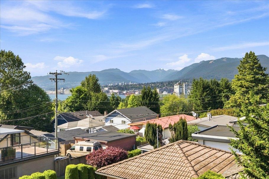 3493 Oxford Street Vancouver, BC - 28