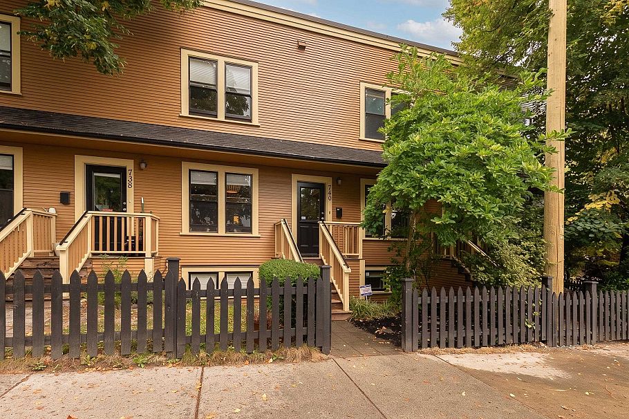 740 Jackson Avenue Vancouver, BC - 1