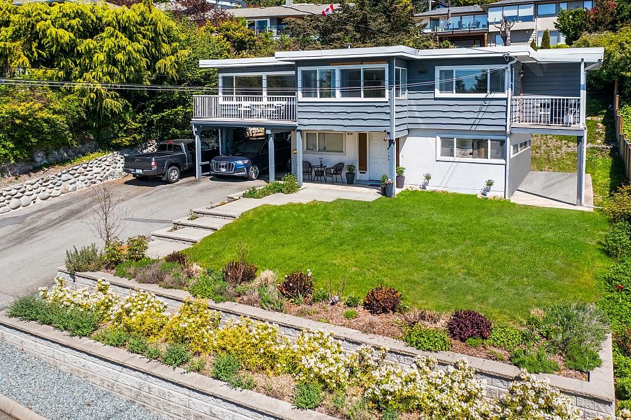 454 Monteray Avenue North Vancouver, BC - 2