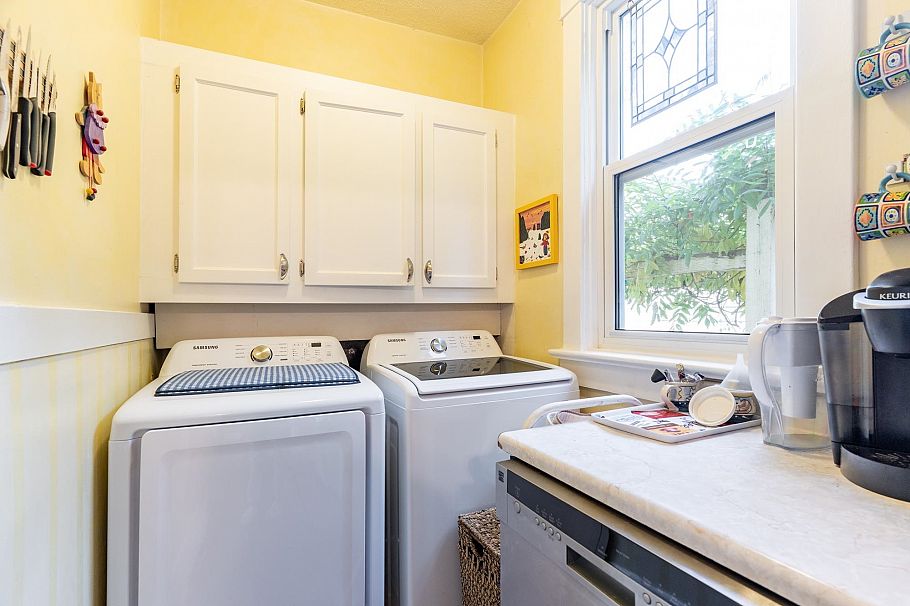 114 W Kings Road North Vancouver, BC - 28