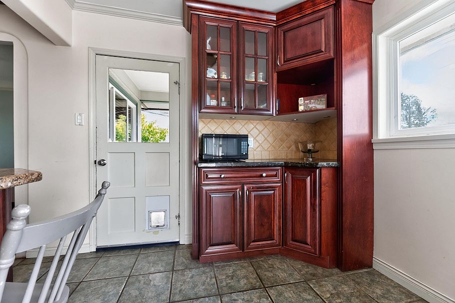 341 W 24th Street North Vancouver, BC - 11