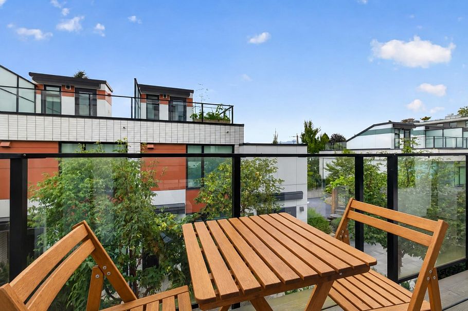 561 W 29th Avenue Vancouver, BC - 16