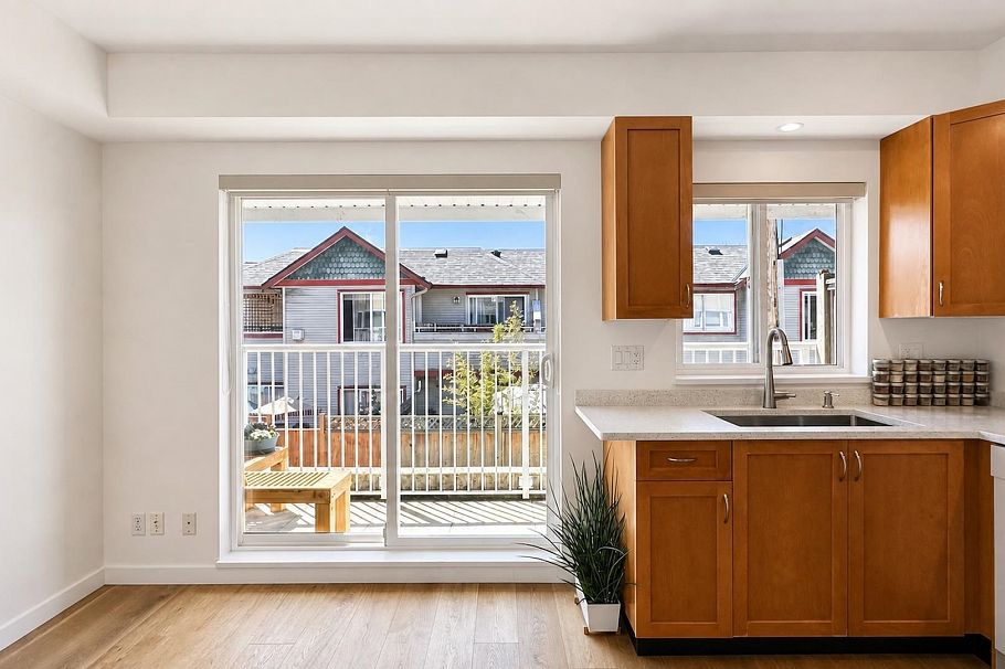 13 915 Tobruck Avenue North Vancouver, BC - 11