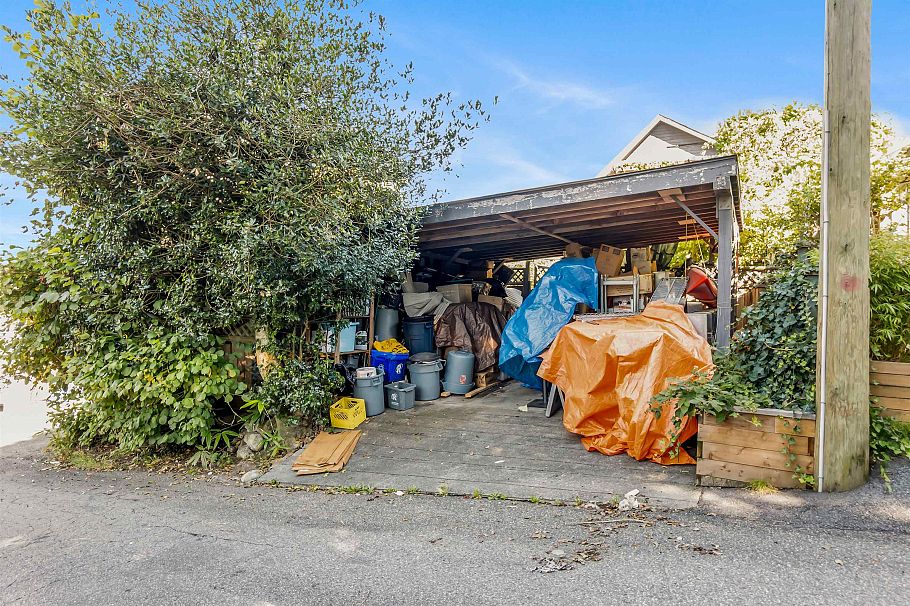 319 E 27th Street North Vancouver, BC - 38