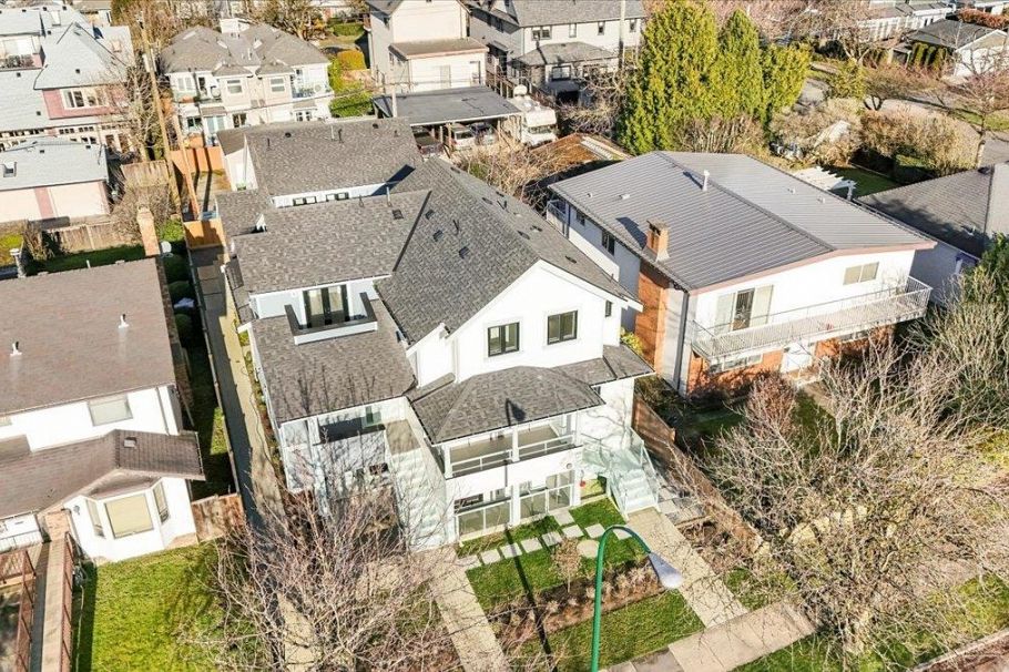 2227 W 16th Avenue Vancouver, BC - 34