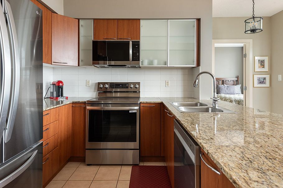 656 1483 E King Edward Avenue Vancouver, BC - 5