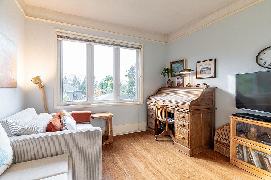 114 W Kings Road North Vancouver, BC - 10