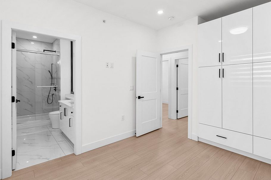 333 E 64th Avenue Vancouver, BC - 20