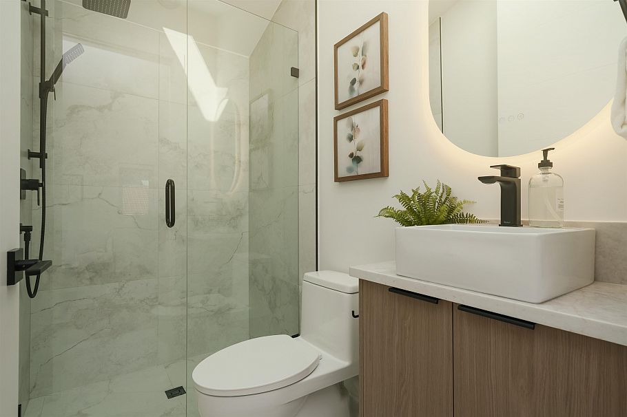 2 470 W 20 Avenue Vancouver, BC - 25