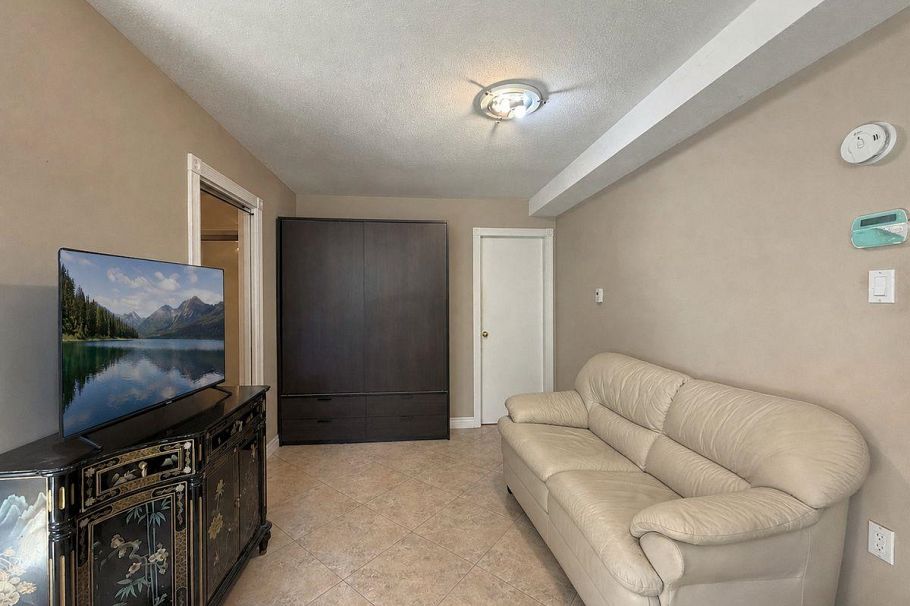 5885 Lincoln Street Vancouver, BC - 38