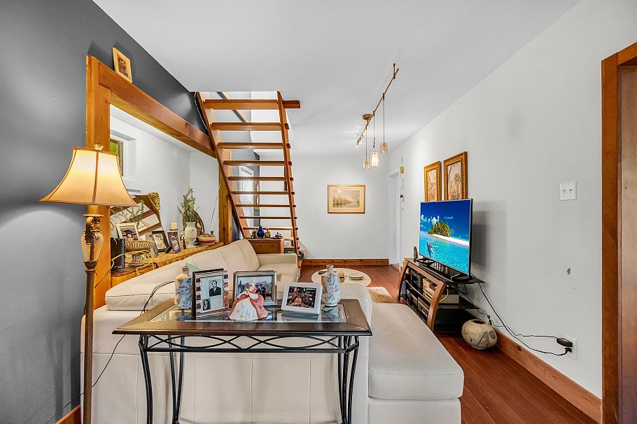 319 E 27th Street North Vancouver, BC - 21