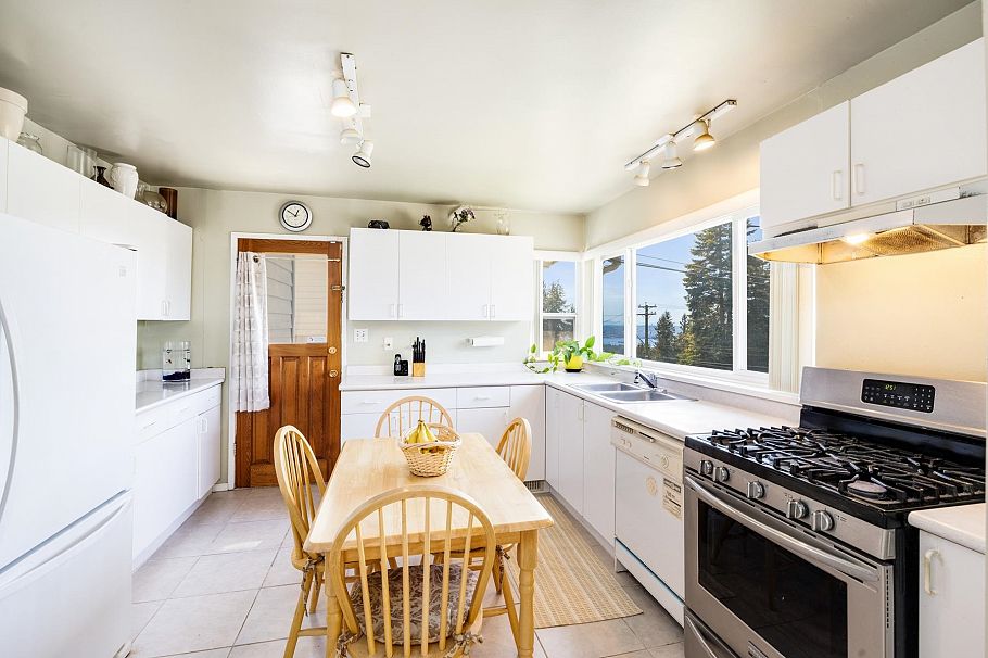 454 Monteray Avenue North Vancouver, BC - 9