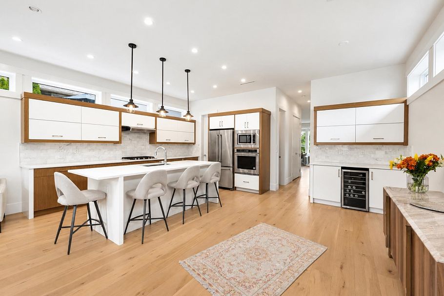 344 E 21 Street North Vancouver, BC - 2