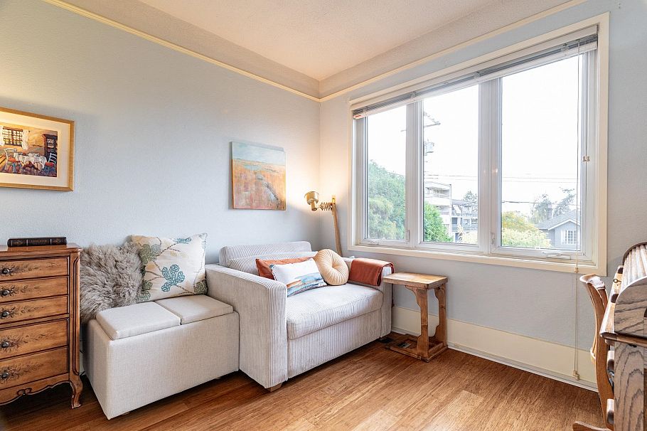 114 W Kings Road North Vancouver, BC - 11