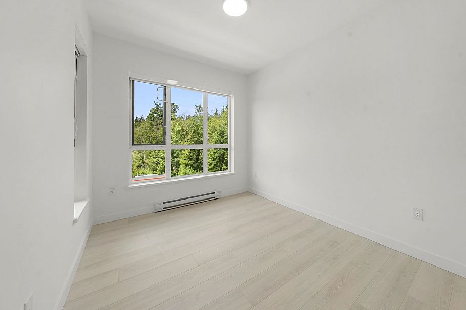 404 3594 Malsum Drive North Vancouver, BC - 16