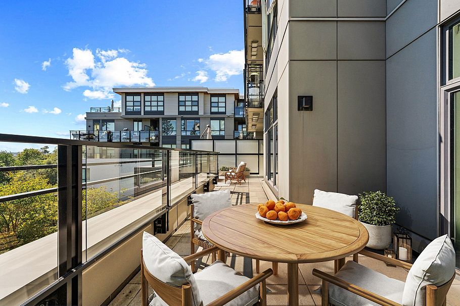 707 E 3 Street North Vancouver, BC - 34