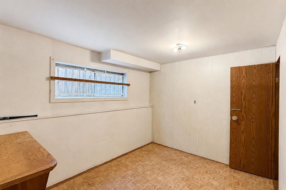 817 W 64th Avenue Vancouver, BC - 32