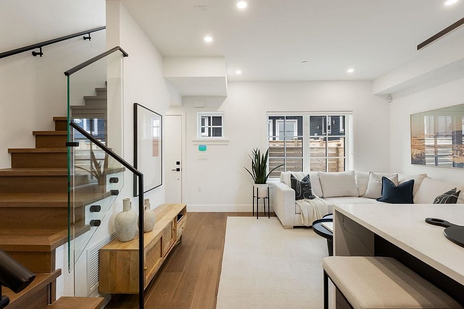 1 552 Kaslo Street Vancouver, BC - 5