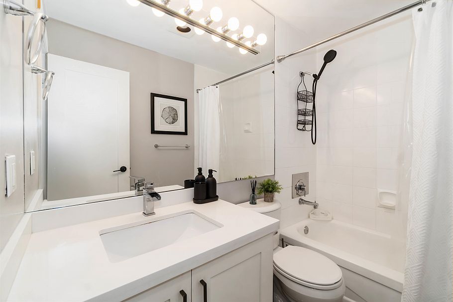 317 1345 W 15th Avenue Vancouver, BC - 12