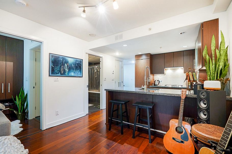 210 1055 Richards Street Vancouver, BC - 10