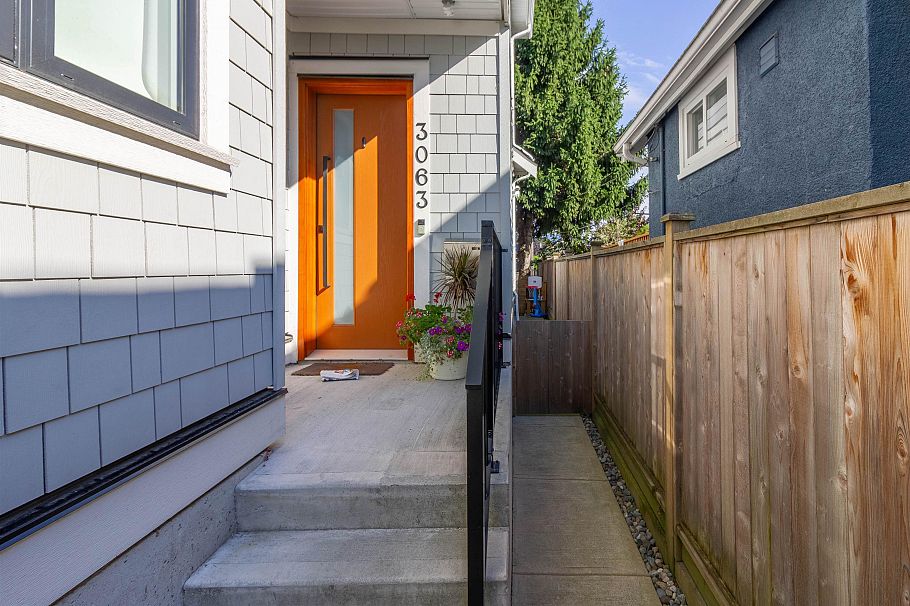 3063 Graveley Street Vancouver, BC - 2