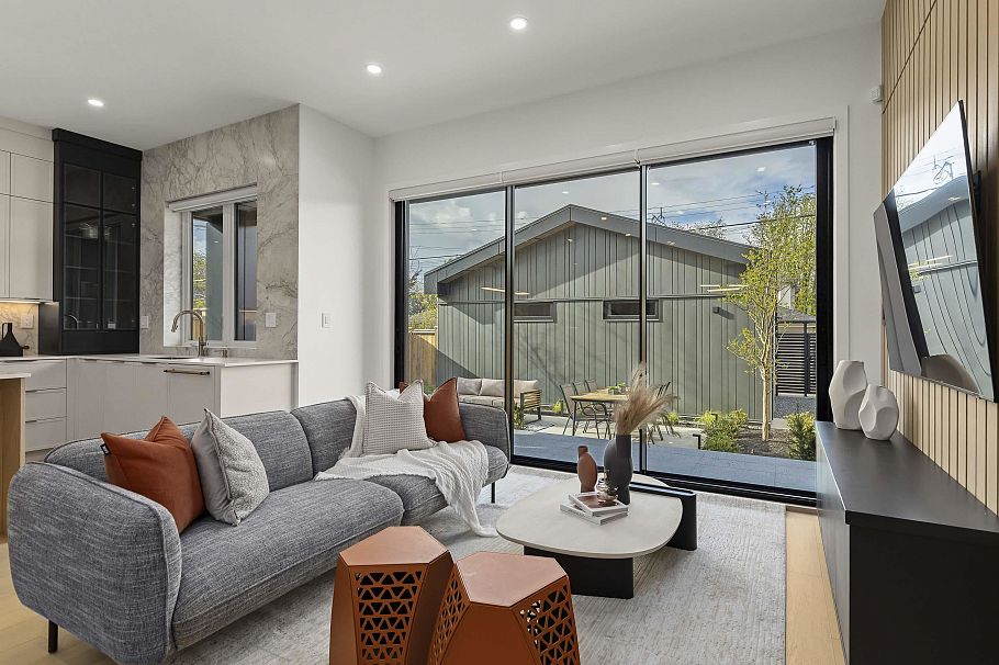 2 3255 W 13th Avenue Vancouver, BC - 1