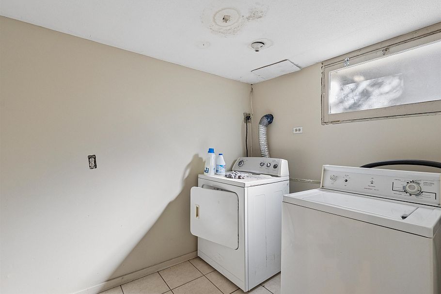 1441 W 49th Avenue Vancouver, BC - 37