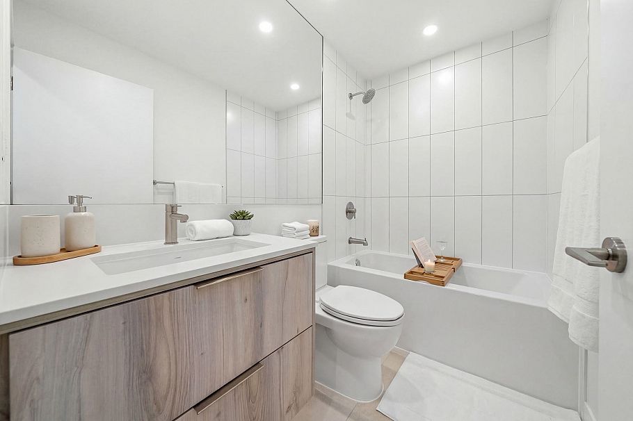 404 3594 Malsum Drive North Vancouver, BC - 17