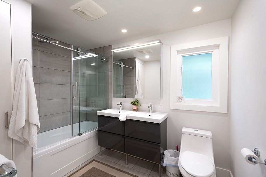 3067 Plymouth Drive North Vancouver, BC - 27