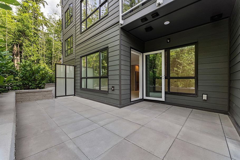 209 3594 Malsum Drive North Vancouver, BC - 2