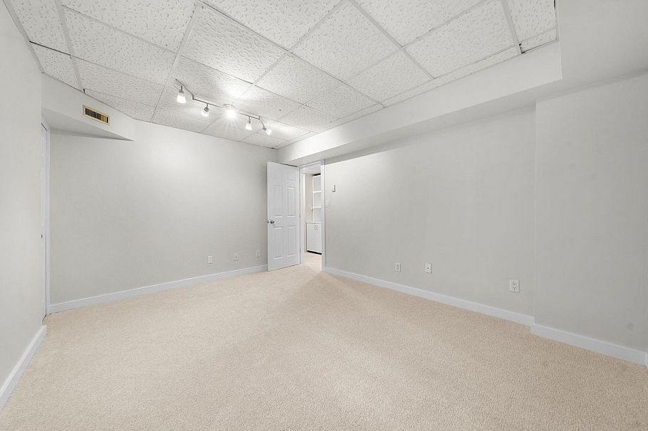 1828 Purcell Way North Vancouver, BC - 31