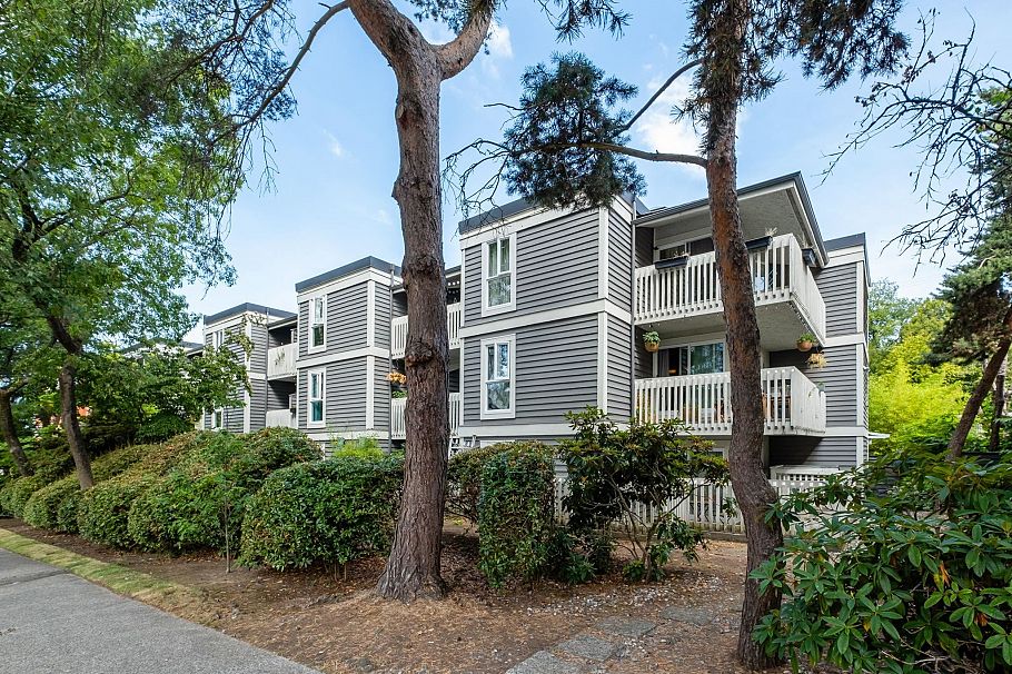 305 1545 E 2nd Avenue Vancouver, BC - 1