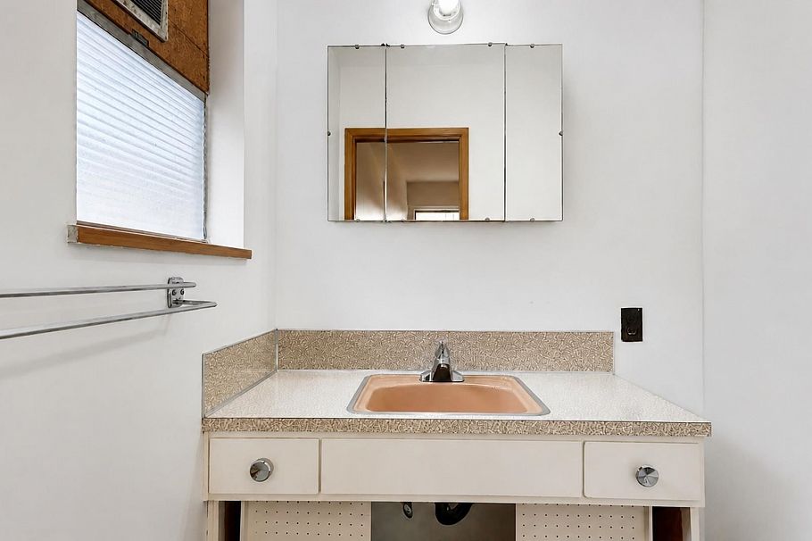 817 W 64th Avenue Vancouver, BC - 21