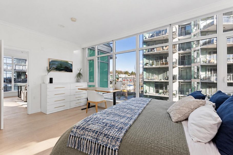409 185 Victory Ship Way North Vancouver, BC - 16