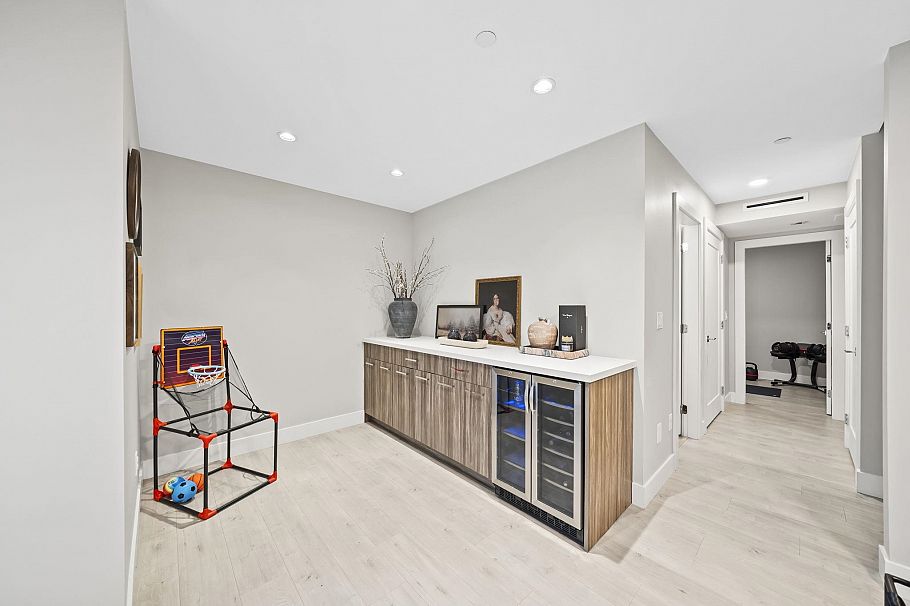 2 233 W 5th Street North Vancouver, BC - 20