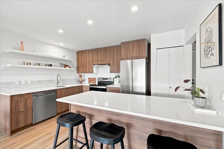 207 236 W 2nd Street North Vancouver, BC - 3