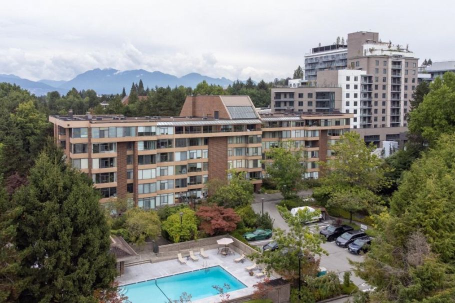 513 2101 Mcmullen Avenue Vancouver, BC - 4