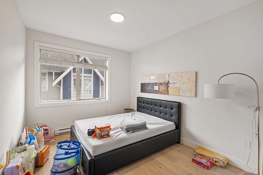 5 115 W Queens Road North Vancouver, BC - 15