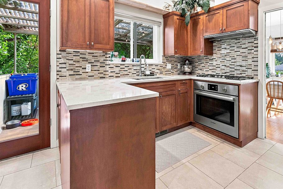 2285 Tompkins Crescent North Vancouver, BC - 10