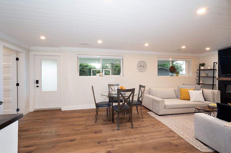 3067 Plymouth Drive North Vancouver, BC - 30