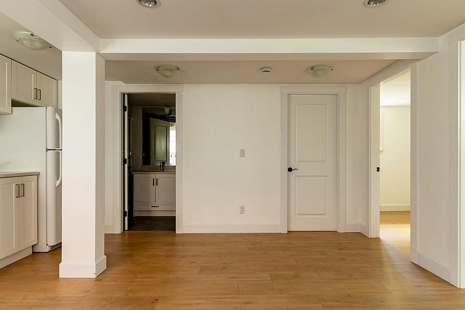 4883 Beatrice Street Vancouver, BC - 25