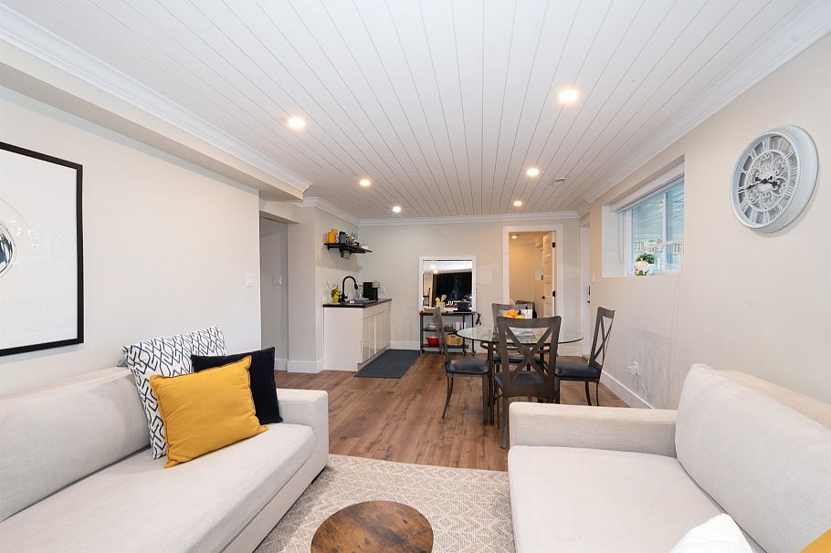 3067 Plymouth Drive North Vancouver, BC - 31