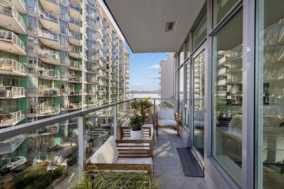 409 185 Victory Ship Way North Vancouver, BC - 24